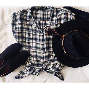 Trendy cap sleeve plaid button up blouse  🖤